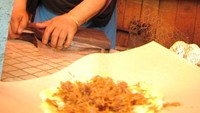Menjepit/kapit pisang dengan alat khusus