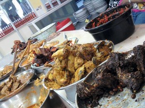 Wisata Kuliner (Lagi): Gulai Itiak Lado Mudo dan Nasi Kapau