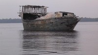 Kondisi kapal karam pada saat saya mengunjungi Jungkat Beach sebelum akhirnya sekarang sudah tidak bersisa