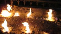 Api yang tak kunjung padam pada malam hari (yayahebad.blogspot.com)
