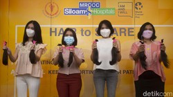 Sebagai bentuk kepedulian masyarakat terhadap pasien kanker, Yayasan Kanker Indonesia dan MRCCC Siloam Hospital menggelar donasi rambut di MRCCC Siloam Semanggi