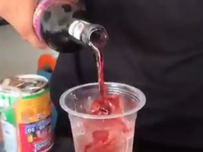 es anggur merah campur susu viral