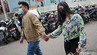 Galih Ginanjar dan Sabrina kini pamer hubungan mereka ke acara televisi. (Foto: Palevi/detikcom)  