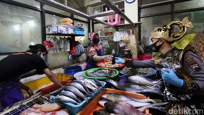 Gatotkaca Turun Tangan Sosialisasi Masker
