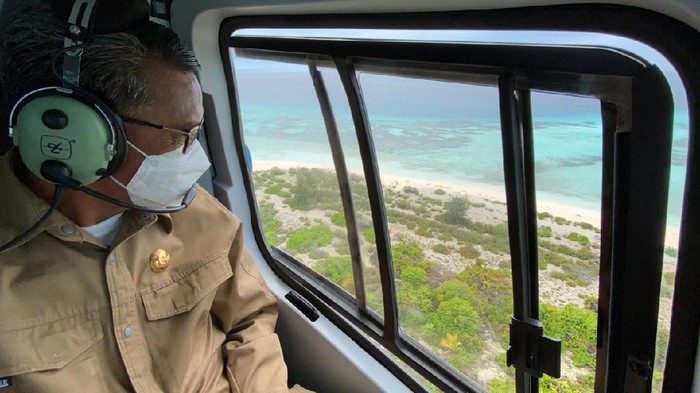 Gubernur Sulsel Nurdin Abdullah meninjau Pulau Lantigiang, Selayar (dok. Humas Pemprov Sulsel).