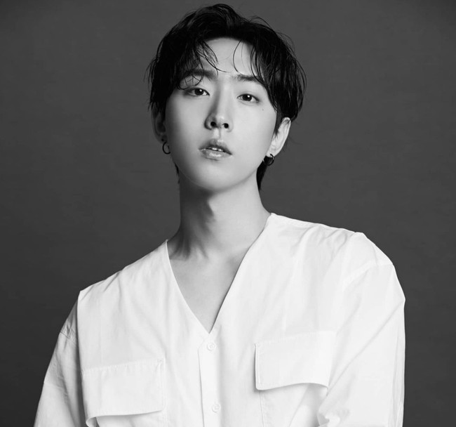 Pada seorang penggemar Indonesia, Inof mengaku ia adalah adik dari Hwang In Yeop. Sejak viral di TikTok, follower Instagram Inof yang semula 1.6 ribu kini naik menjadi 56.8 ribu.Foto: Instagram inof___