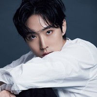 Multitalenta, adik Hwang In Yeop juga merupakan seorang penulis dan produser lagu. Inof bahkan merilis sejumlah lagunya dalam channel YouTube pribadi. Foto: Instagram inof___