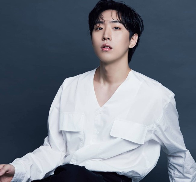 Dalam IG Story, Inof juga membantah rumor seseorang yang mengaku sebagai adik Hwang In Yeop. “Maaf aku terlambat mengatakannya, pria ini bukan keluargaku. Tolong jangan manfaatkan saudaraku, tulisnya. Foto: Instagram inof___