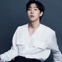 Dalam IG Story, Inof juga membantah rumor seseorang yang mengaku sebagai adik Hwang In Yeop. “Maaf aku terlambat mengatakannya, pria ini bukan keluargaku. Tolong jangan manfaatkan saudaraku, tulisnya. Foto: Instagram inof___