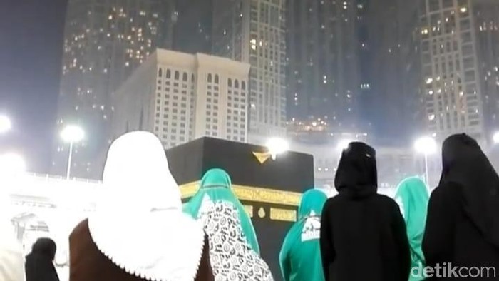 Jemaah umroh di Mekkah Al Mukarromah