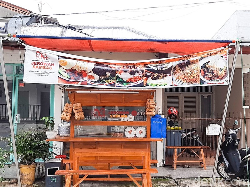 jerowan sambas: cicip nasi goreng paru dan empal mercon