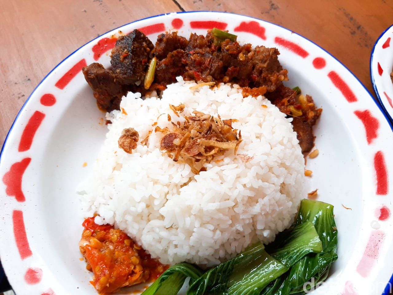 jerowan sambas: cicip nasi goreng paru dan empal mercon