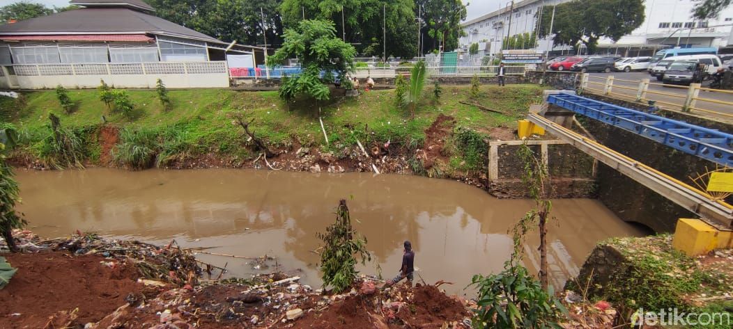 Kali Baru Cijantung, di Tugu, Cimanggis, Depok, 3 Februari 2021. (Taufieq Renaldi Arfiansyah/detikcom)