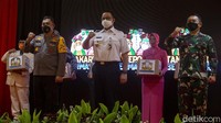 Fadil berharap, lewat gerakan Jakarta Bermasker ini, masyarakat semakin sadar untuk terus memakai masker selama pandemi virus Corona. Dia menyebut tindakan itu pada akhirnya diharapkan mampu menekan angka penyebaran COVID-19.