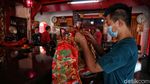 Kesibukan Kelenteng Da Bo Gong Ancol Jelang Imlek