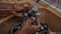 Persiapan yang dilakukan berupa mencuci patung dewa, mempersiapkan patung dewa, mencuci gelas persembahan dan membersihkan pelataran serta aksesoris patung dewa. 