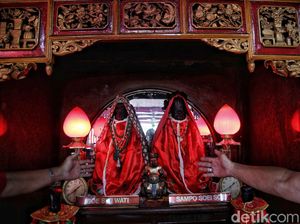 Kesibukan Kelenteng Da Bo Gong Ancol Jelang Imlek