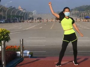 Asyik Aerobik di Tengah Kudeta Militer, Lagunya Ampun Bang Jago