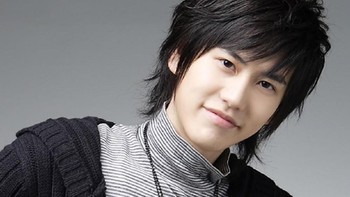 Kyuhyun memiliki IQ tinggi 130 dan merupakan bagian dari 5% siswa teratas untuk keterampilan matematika terbaik di kelasnya. Dia pernah menang medali emas Olimpiade Matematika nasional. Pria anggota Super Junior ini kuliah S1 dan S2 di Kyunghee University. Foto: Pinterest