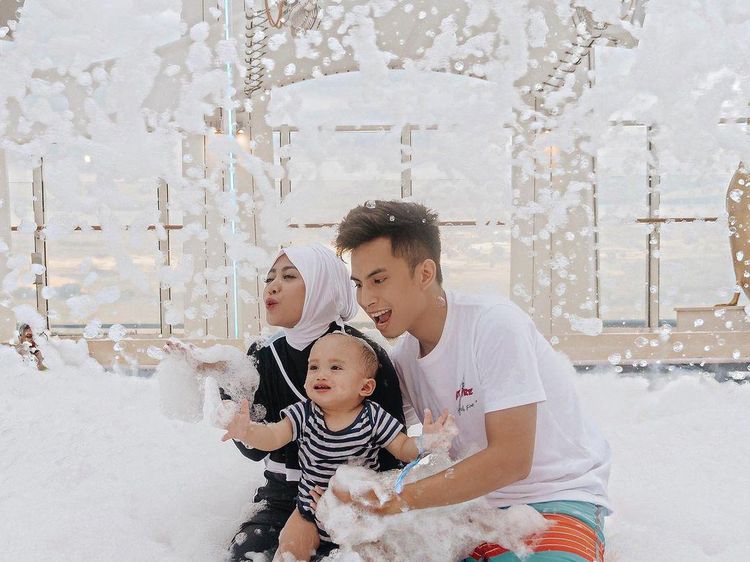 Foto: Liburan Mesra Rachel Vennya dan Niko Sebelum Gugat Cerai