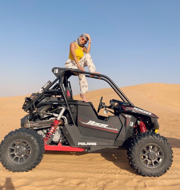 Padahal Luana tak hanya foto seksi saja. Dirinya juga mencoba serangkaian aktivitas wisata di sana seperti ATV. (Instagram/Luana Sandien) Padahal Luana tak hanya foto seksi saja. Dirinya juga mencoba serangkaian aktivitas wisata di sana seperti ATV. (Instagram/Luana Sandien)
