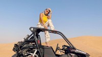 Padahal Luana tak hanya foto seksi saja. Dirinya juga mencoba serangkaian aktivitas wisata di sana seperti ATV. (Instagram/Luana Sandien)