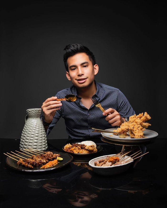 Intip Lagi Momen Romantis Niko Al Hakim dan Rachel Vennya saat Makan Berdua