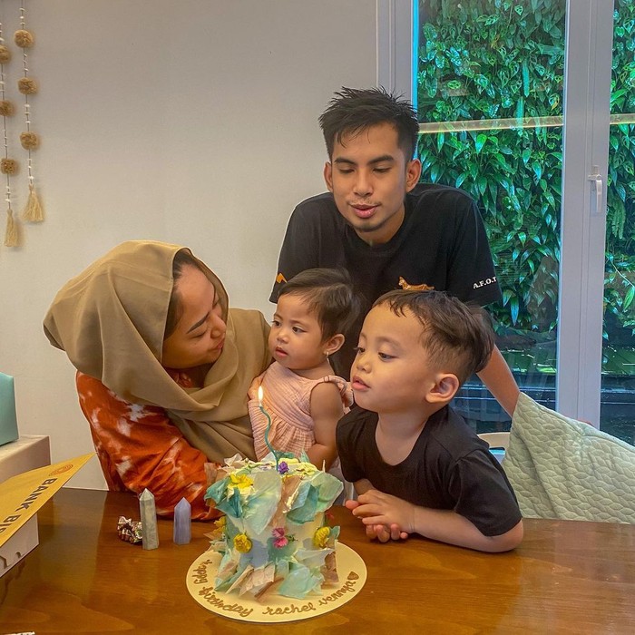 Niko Al Hakim Intip Lagi Momen Romantis Niko Al Hakim dan Rachel Vennya saat Makan Berdua