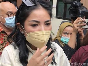 Tak Cuma Banting, Ini Perlakuan Terparah Suami ke Nindy Ayunda