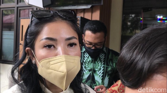 Nindy Ayunda : Jelang Cerai Nindy Ayunda Dilarang Bertemu Dengan Suami