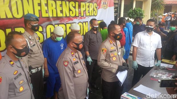 Pencuri Modus Pecah Kaca Mobil di Cirebon