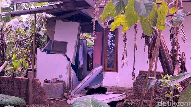 Pergerakan Tanah di Sukabumi