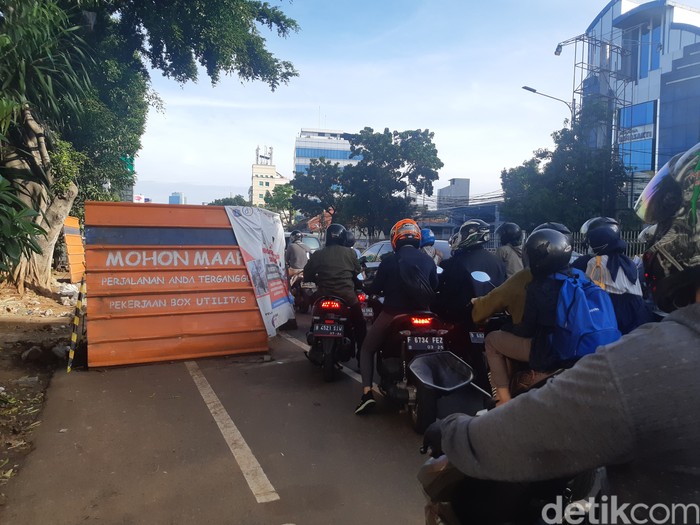 Proyek SJUT di Jl Mampang Prapatan, Jakarta Selatan. (Danu Damarjati/detikcom)