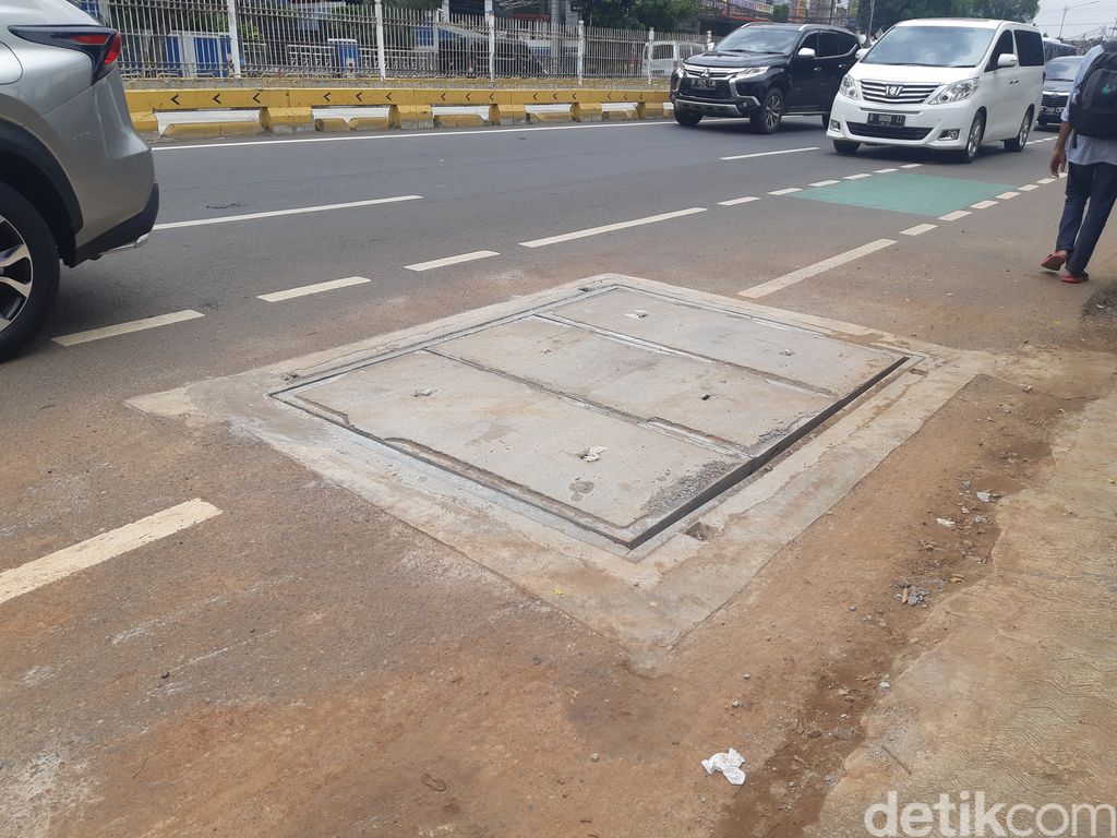 Proyek SJUT di Jl Mampang Prapatan, Jakarta Selatan. (Danu Damarjati/detikcom)