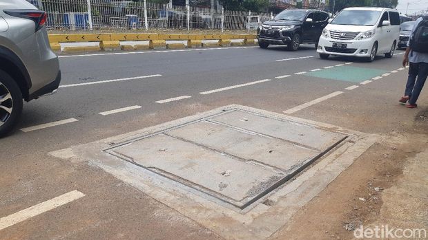Proyek SJUT di Jl Mampang Prapatan, Jakarta Selatan. (Danu Damarjati/detikcom)