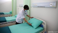 Ruangan untuk pasien COVID-19 itu juga dilengkapi dengan pendingan udara.