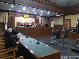 Nurhadi Bantah Terima Fee Urus Perkara PK di MA Rp 21 Miliar