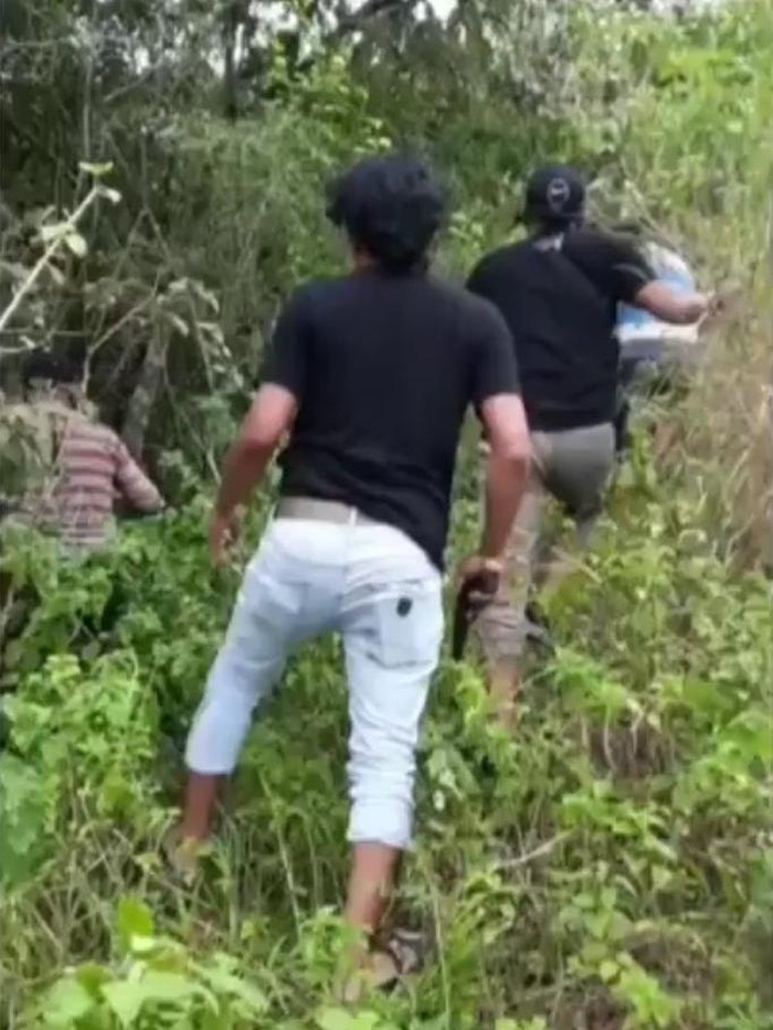 Tim gabungan memburu pelaku pengeroyokan prajurit TNI di Gorontalo (Screenshot video viral)