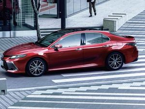 Toyota Camry Dapat Penyegaran, Ini Tampilan Barunya