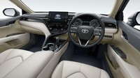Beralih ke bagian dalam, perbedaan terbesar ada pada sistem hiburan layar sentuh. Foto: Dok. Toyota