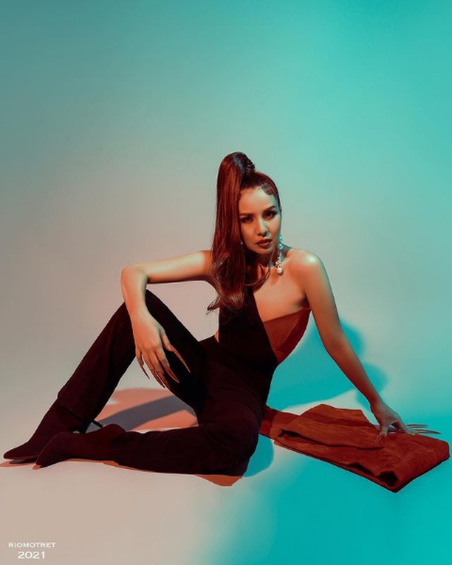 Ahli gizi juga mengingatkan bahaya VLCD atau Very low calorie diet yang dikisahkan dalam buku Tya Ariestya. Dalam sehari, makanan yang dikonsumsi Tya kurang dari 500 kalori. VLCD ini bukanlah diet yang direkomendasikan dilakukan dalam jangka panjang. Foto: Instagram/@tya_ariestya, @riomotret