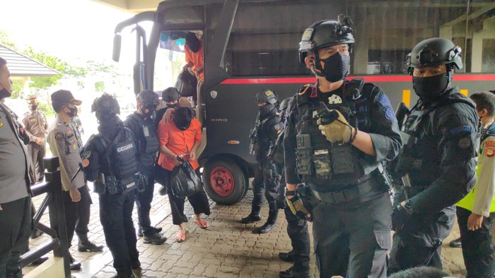 19 Tersangka teroris diterbangkan dari Makassar ke Jakarta