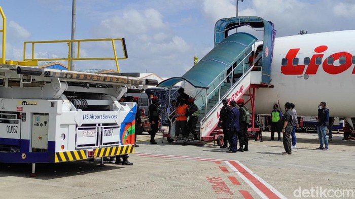 26 teroris dari Makassar dan Gorontalo tiba di Bandara Soetta (Azhar/detikcom)