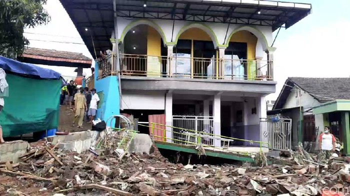 30 Rumah Rusak Akibat Banjir di Pasuruan