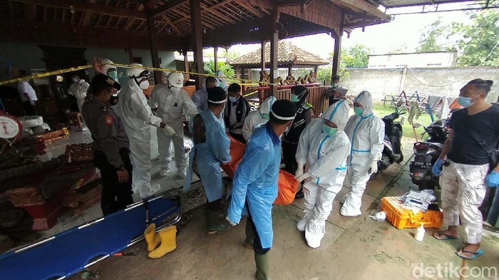 Satu keluarga di Desa Turusgede Kecamatan Kota Rembang, Rembang, Jateng, ditemukan tewas, Kamis (5/2/2021). Diduga mereka tewas dibunuh.