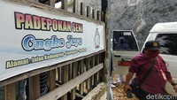 Saat kejadian, tetangga mengaku mendengar teriakan pembantu rumah tangga korban berteriak ada pembunuhan.