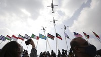 Pengaruh pandemi COVID-19 terasa pada penurunan jumlah partisipasi peserta pameran dirgantara Aero India 2021 yang dilangsungkan di Stasiun Angkatan Udara Yelahanka, Bengaluru pada 3-5 Februari ini.