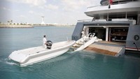 Tak sampai situ, terdapat juga kolam renang dengan view menghadap laut. Selain itu juga ada fasilitas speedboat dan jetski yang sepaket (Getty Images)