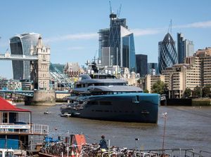 Mewahnya Kapal Yacht Bos Tottenham Hotspur, Ada Lapangan Tenisnya
