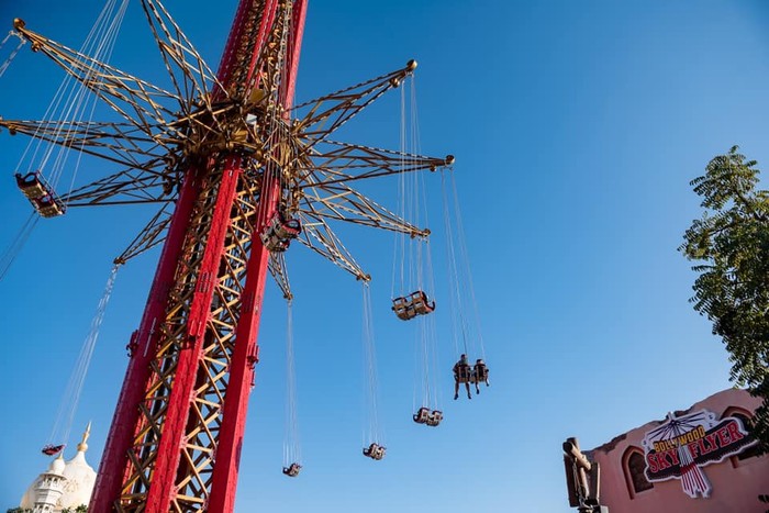 ayunan di Bollywood Parks Dubai